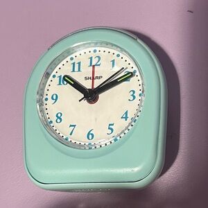 *FREE* Mint Green Clock - Compact Decorative Timepiece